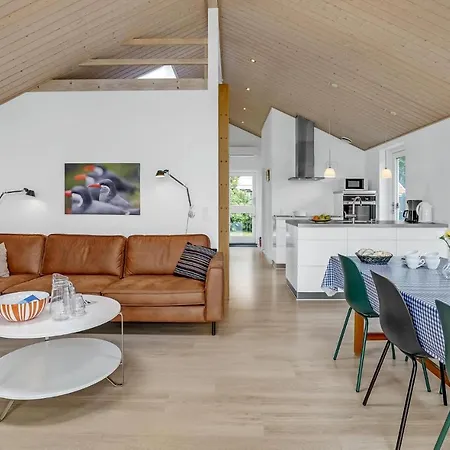 Beautiful In With Kitchen Holiday home *